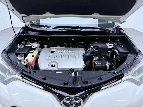 2018 Toyota RAV4 IV (XA40) Рестайлинг, белый, 1680000 рублей - вид 15