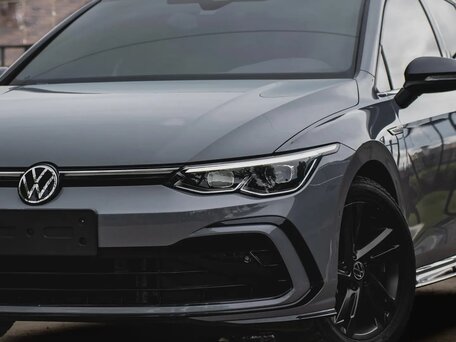 2023 Volkswagen Golf VIII, серый, 1970000 рублей, вид 2