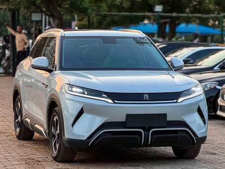 2026 BYD Yuan Up 45.12 kWh, белый, 2240000 рублей, вид 2