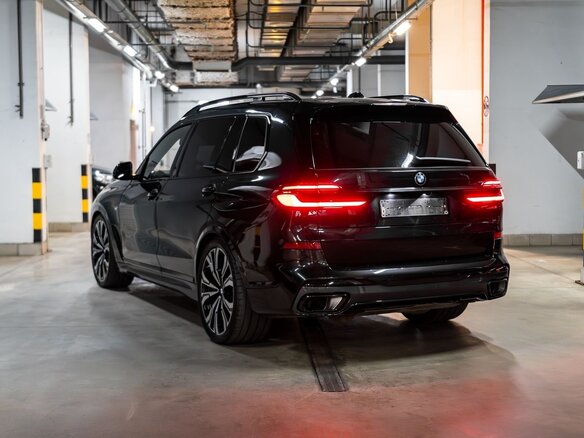 2024 BMW X7 40d I (G07) Рестайлинг, чёрный, 13200000 рублей - вид 2