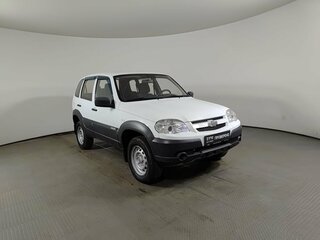 2015 Chevrolet Niva I Рестайлинг, белый, 675000 рублей, вид 3