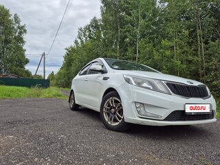 2013 Kia Rio 5-speed III, белый, 700000 рублей, вид 3