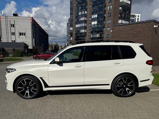 2020 BMW X7 40i I (G07), белый, 8000000 рублей, вид 4