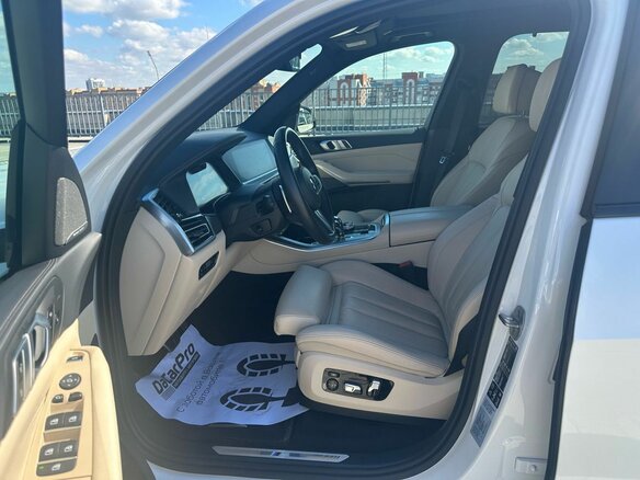 2021 BMW X5 40i IV (G05/G18), белый, 8590000 рублей - вид 15