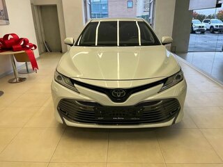 2019 Toyota Camry VIII (XV70), белый, 2810000 рублей, вид 2