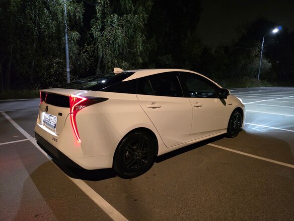 2017 Toyota Prius IV (XW50), белый - вид 14