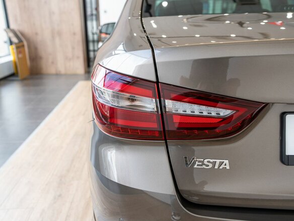 2026 Lada (ВАЗ) Vesta I Рестайлинг (NG), коричневый, 2035000 рублей - вид 6