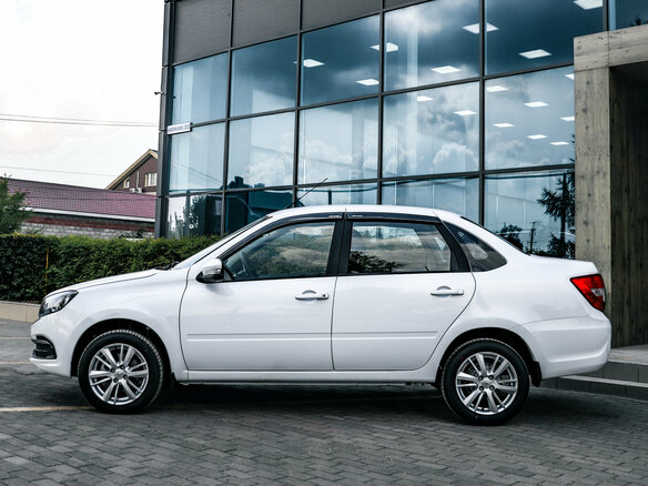 2026 Lada (ВАЗ) Granta I Рестайлинг, белый, 1207000 рублей - вид 1