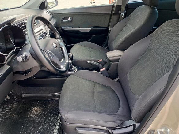 2015 Kia Rio III Рестайлинг, бежевый, 770000 рублей - вид 9