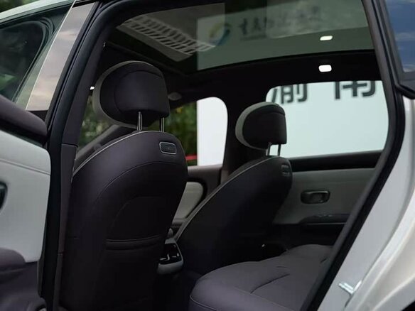 2026 Changan Qiyuan A06 28.39 kWh, серебристый - вид 9