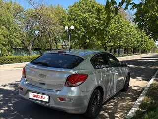 2013 Chevrolet Cruze I Рестайлинг, серебристый, 750000 рублей, вид 2