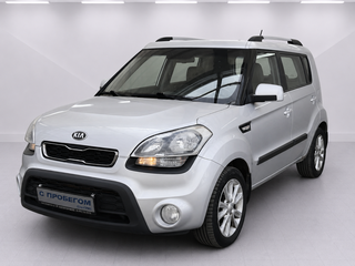 2013 Kia Soul I Рестайлинг, серебристый, 945000 рублей, вид 1