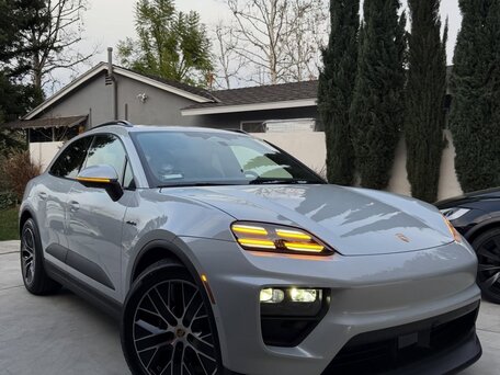2025 Porsche Macan 4S II, серый, 11250000 рублей, вид 2