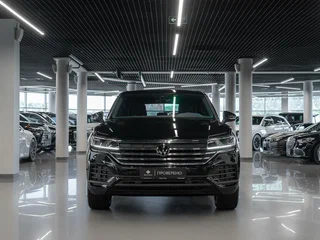2024 Volkswagen Touareg III Рестайлинг, чёрный, 9100000 рублей, вид 3