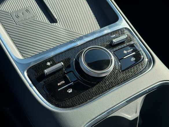 2026 Geely EX5 Гибрид EM-i, серый, 3974990 рублей - вид 18