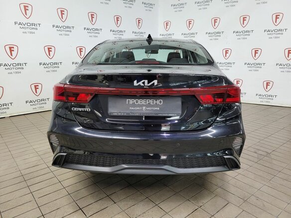 2022 Kia Cerato IV Рестайлинг, чёрный, 2174000 рублей - вид 2