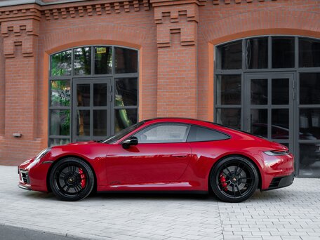 2022 Porsche 911 Carrera 4 GTS VIII (992), красный, 17490000 рублей, вид 3