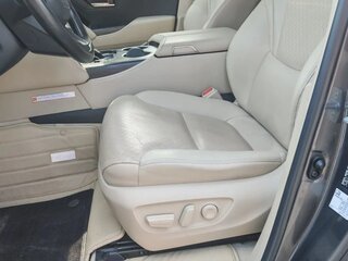 2021 Toyota Land Cruiser 300 Series, серый, 10700000 рублей, вид 5