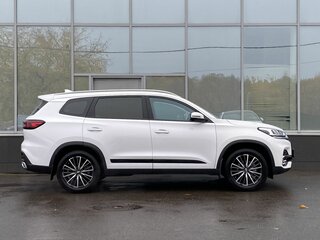 2023 Chery Tiggo 8 I Рестайлинг, белый, 1999000 рублей, вид 4