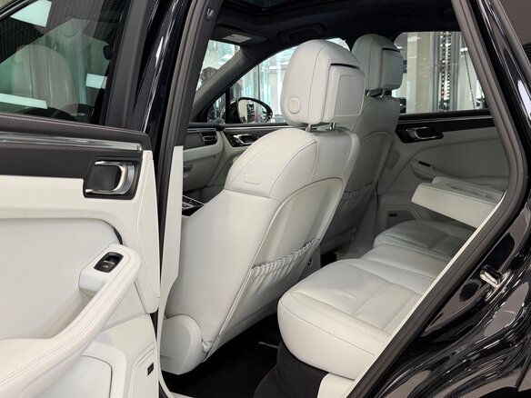 2025 Porsche Macan I Рестайлинг 2, чёрный, 11495000 рублей - вид 24