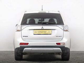2014 Mitsubishi Outlander III Рестайлинг, белый, 1609000 рублей, вид 4