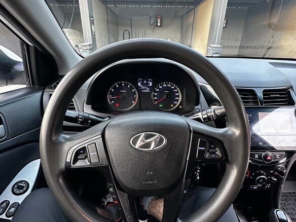 2015 Hyundai Solaris I Рестайлинг, белый, 830000 рублей - вид 11