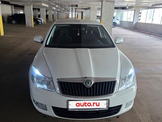 2012 Skoda Octavia II (A5) Рестайлинг, белый, 900000 рублей, вид 3