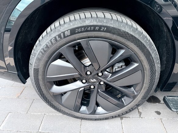 2024 Li Auto (Lixiang) L9 52.3 kWh I Рестайлинг, чёрный - вид 17