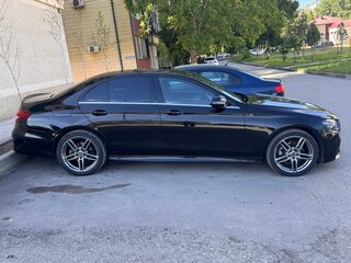 2018 Mercedes-Benz E-Класс 200 V (W213, S213, C238), чёрный, 3000000 рублей, вид 4