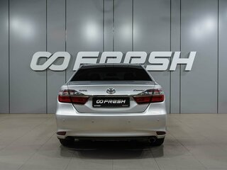 2015 Toyota Camry VII (XV50) Рестайлинг, серебристый, 1874000 рублей, вид 4