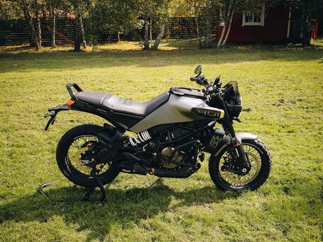 2023 Husqvarna Svartpilen 401, чёрный, 560000 рублей, вид 1