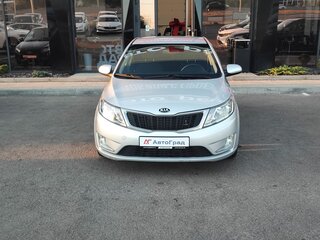 2013 Kia Rio 5-speed III, серебристый, 850000 рублей, вид 2