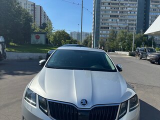 2018 Skoda Octavia III (A7) Рестайлинг, серебристый, 2300000 рублей, вид 2