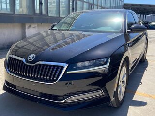 2021 Skoda Superb III Рестайлинг, чёрный, 2070000 рублей, вид 1