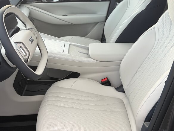2025 Geely EX5, серый, 3999999 рублей - вид 3