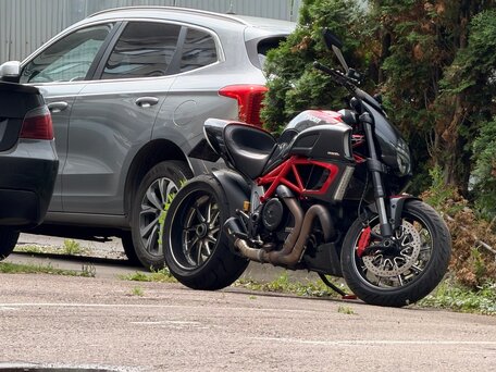 2011 Ducati Diavel Carbon, красный, 1200000 рублей, вид 2