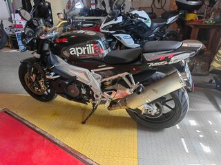 2007 Aprilia Tuono 1000, чёрный, 450000 рублей, вид 2