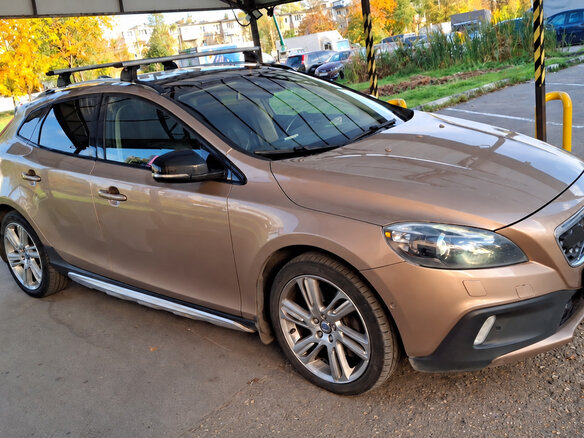 2013 Volvo V40 Cross Country I, золотистый - вид 3