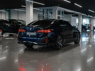 2024 BMW 5 серии 530i xDrive VIII (G60/G61/G68), синий, 8600000 рублей, вид 5