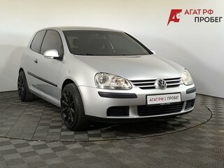 2004 Volkswagen Golf V, белый, 415000 рублей, вид 3