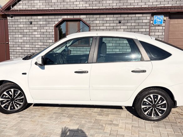 2017 Lada (ВАЗ) Granta I, белый, 365000 рублей