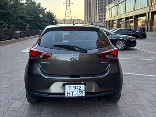 2021 Mazda 2 III (DJ) Рестайлинг, коричневый, 1190000 рублей, вид 5