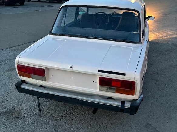 1989 Lada (ВАЗ) 2105, белый - вид 2