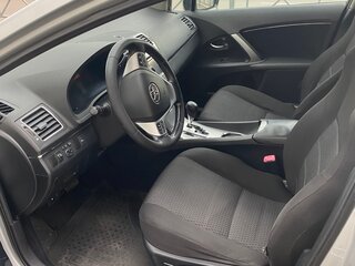 2011 Toyota Avensis III Рестайлинг, серебристый, 1100000 рублей, вид 5