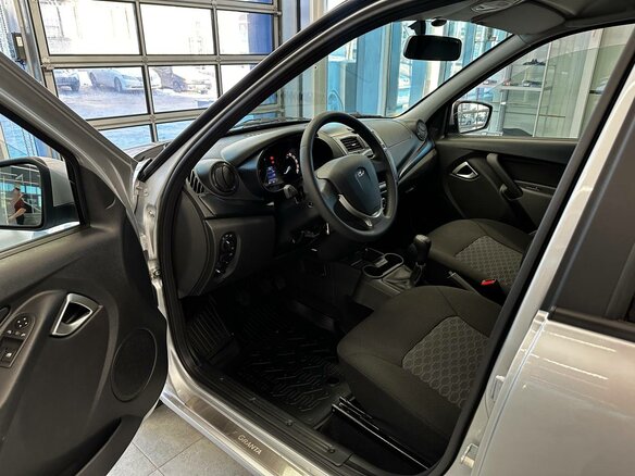 2026 Lada (ВАЗ) Granta I Рестайлинг, серебристый, 1114000 рублей - вид 11