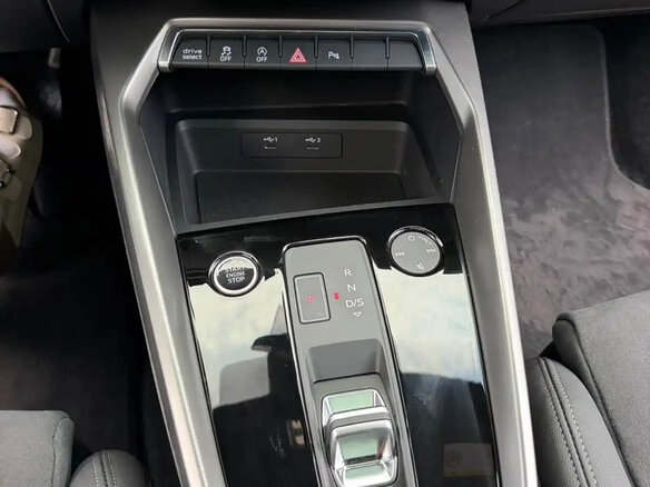 2023 Audi A3 Sportback 35 TFSI IV (8Y), зелёный, 2300000 рублей - вид 19