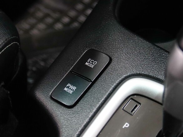 2017 Toyota Hilux VIII, чёрный, 2895950 рублей - вид 25