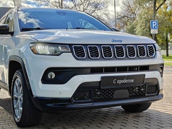 2024 Jeep Compass II Рестайлинг, белый, 2950000 рублей - вид 4
