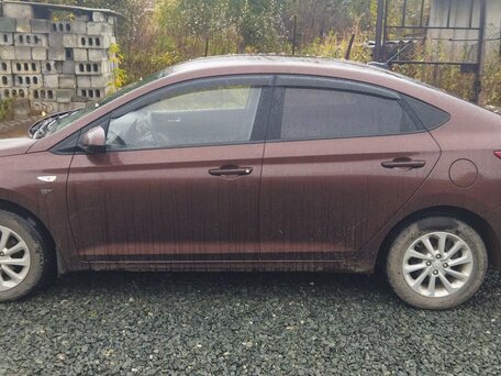 2021 Hyundai Solaris II Рестайлинг, коричневый, 1699000 рублей, вид 2