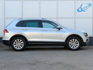 2017 Volkswagen Tiguan II, серебристый, 2430000 рублей, вид 4